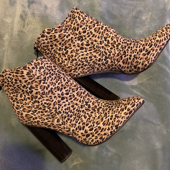 BRAND NEW Qupid suede booties size 7 - Picture 3 of 5